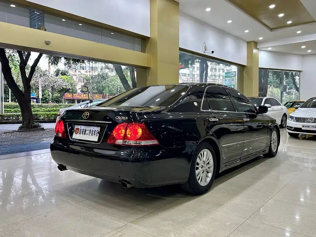 Crown 2.5 L Royal Special Edition