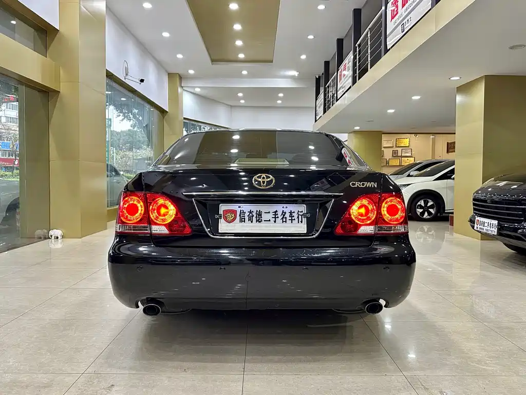 Crown 2.5 L Royal Special Edition
