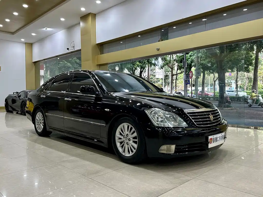 Crown 2.5 L Royal Special Edition
