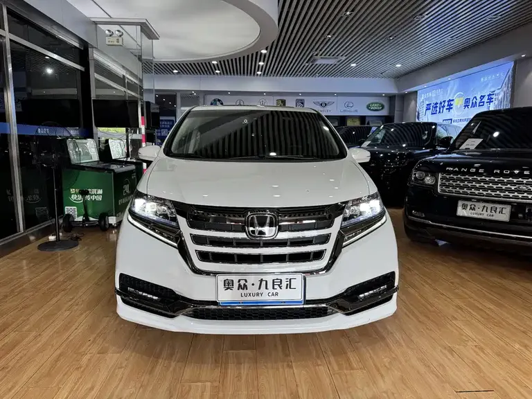 Honda Elysion 2.0 L Hybrid Luxury