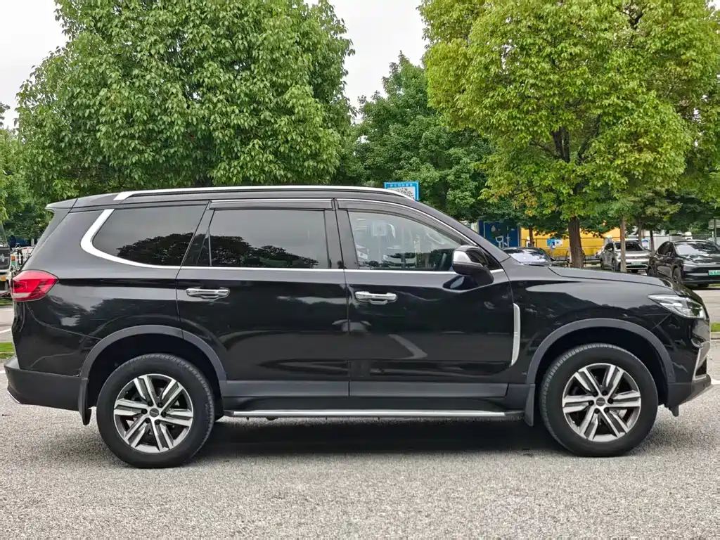 Maxus D90 Pro 2.0 T Gasoline 4 WD Flagship 6-seat