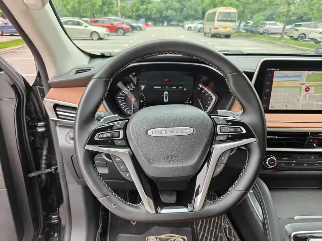 Maxus D90 Pro 2.0 T Gasoline 4 WD Flagship 6-seat