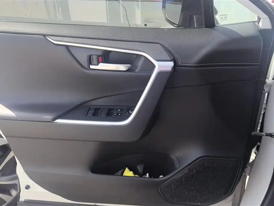 RAV4 2.0 L CVT 2 WD Style PLUS