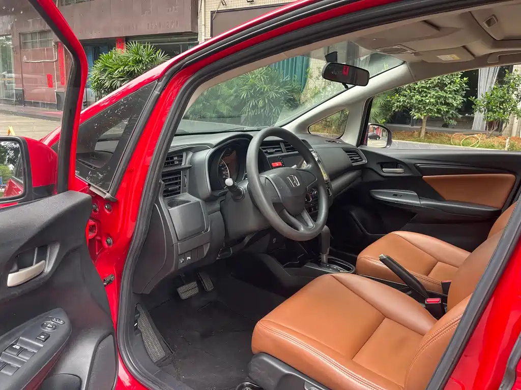 Fit 1.5 L LXS CVT Comfort Sunroof
