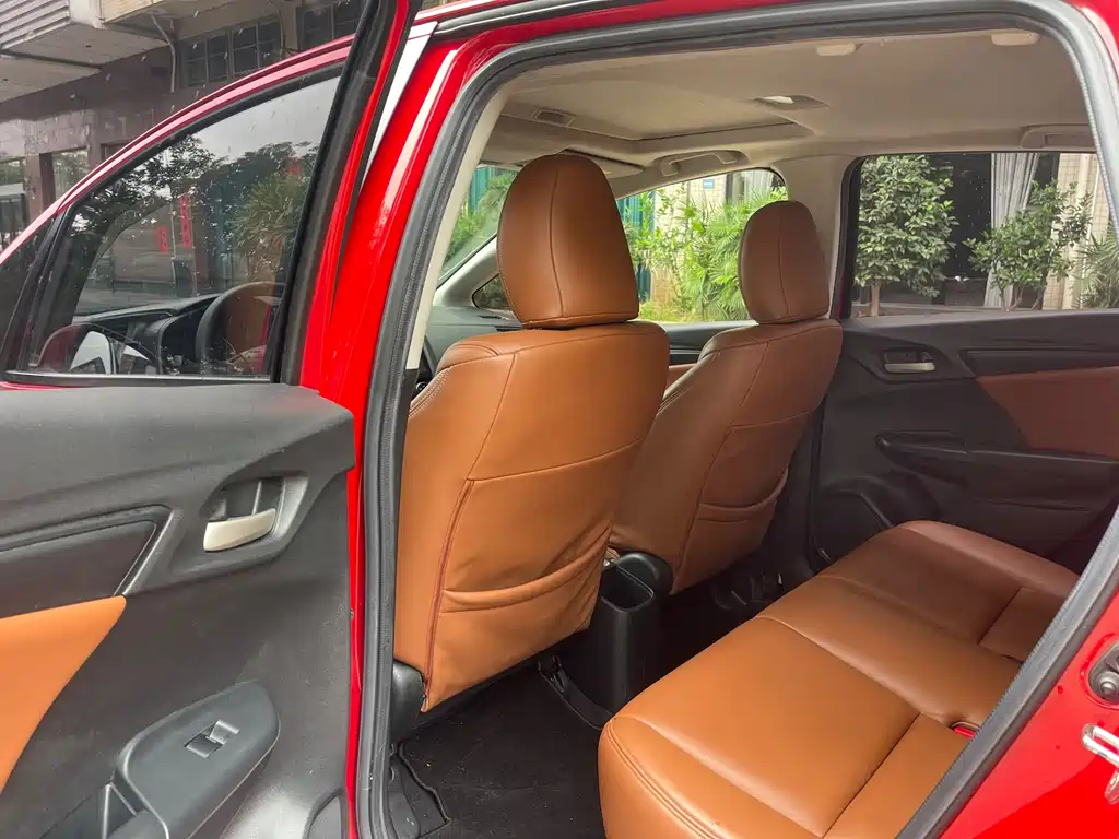 Fit 1.5 L LXS CVT Comfort Sunroof