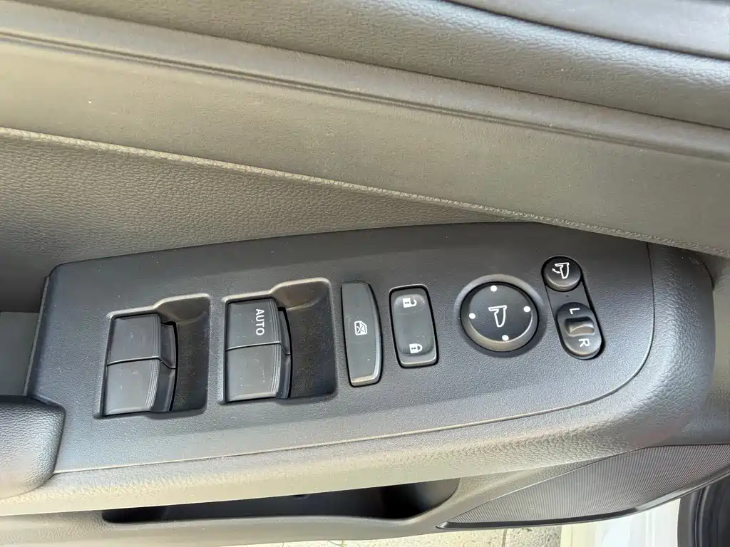 Honda XR-V 1.5 L CVT Hot Trend