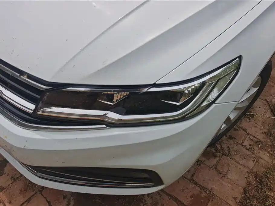Bora 1.5 L Auto Comfort Connected
