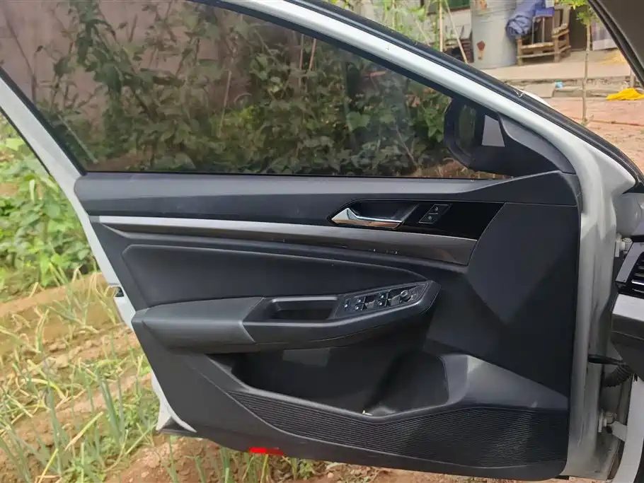 Bora 1.5 L Auto Comfort Connected