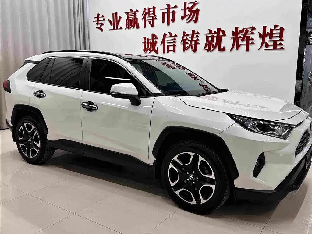RAV4 2.0 L CVT 2 WD Distinguished