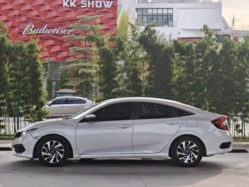 Civic 220 TURBO CVT Luxury