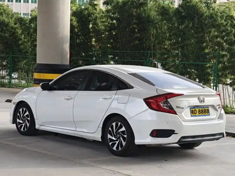 Civic 220 TURBO CVT Luxury