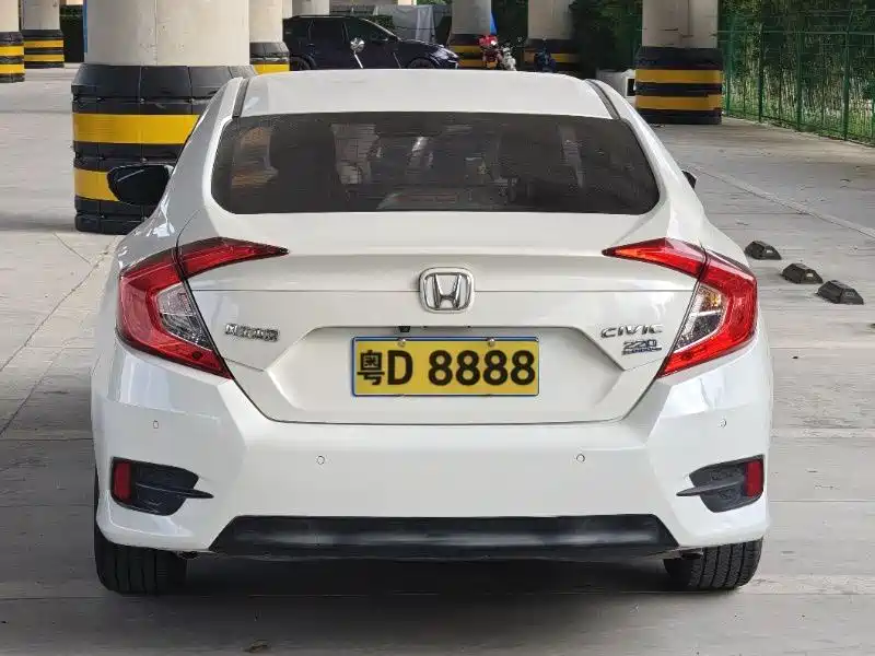 Civic 220 TURBO CVT Luxury