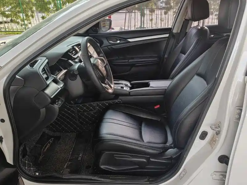 Civic 220 TURBO CVT Luxury