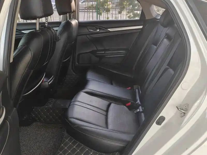 Civic 220 TURBO CVT Luxury