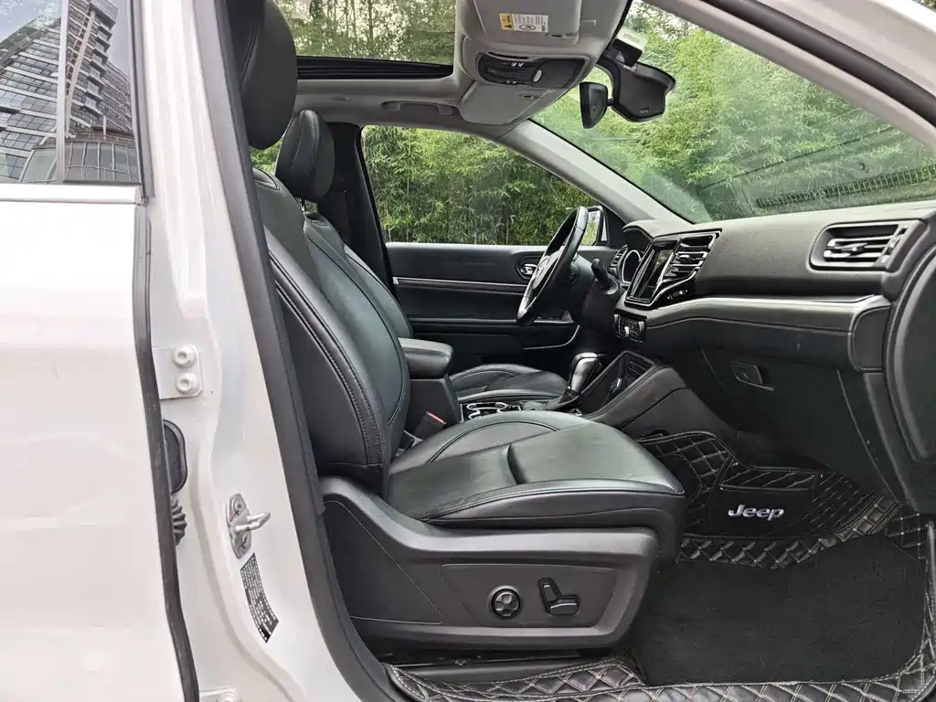 Commander 2.0 T 4 WD Premium Enjoyment CN-V