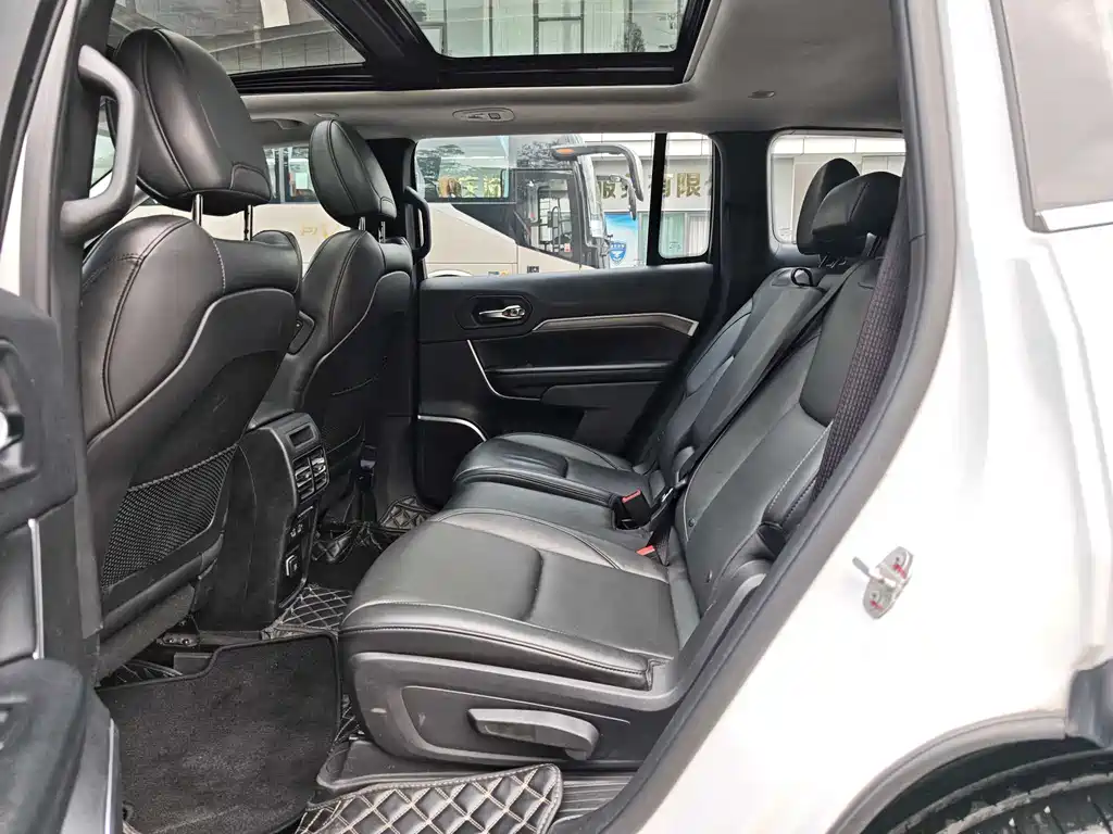 Commander 2.0 T 4 WD Premium Enjoyment CN-V