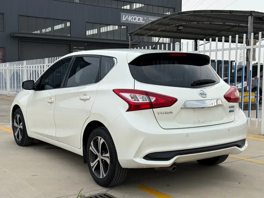 Tiida 1.6 L CVT Smart Enjoyment CN-VI