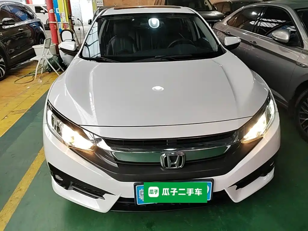 Civic 220 TURBO CVT Luxury