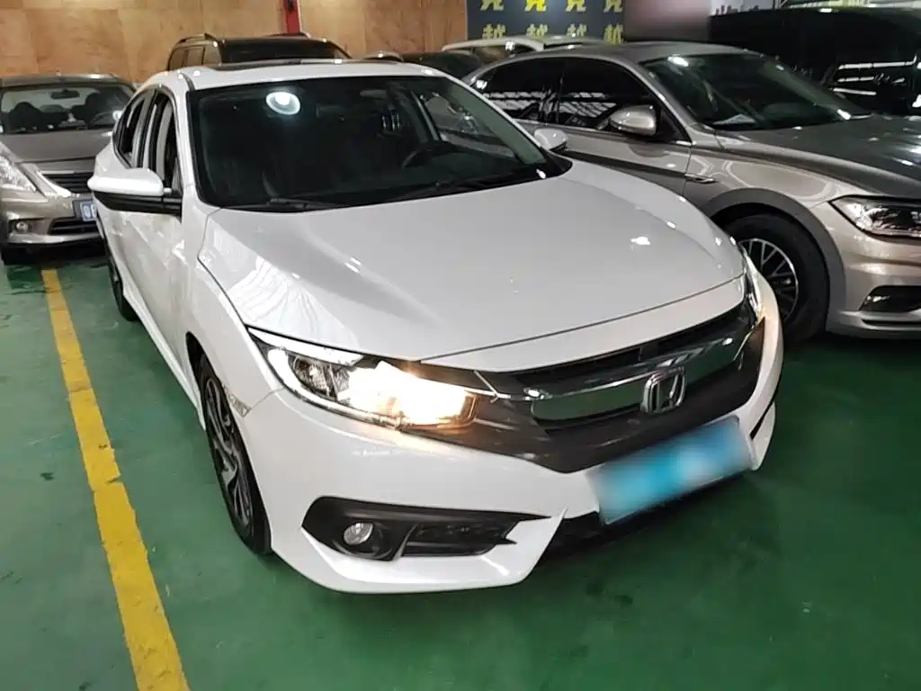 Civic 220 TURBO CVT Luxury