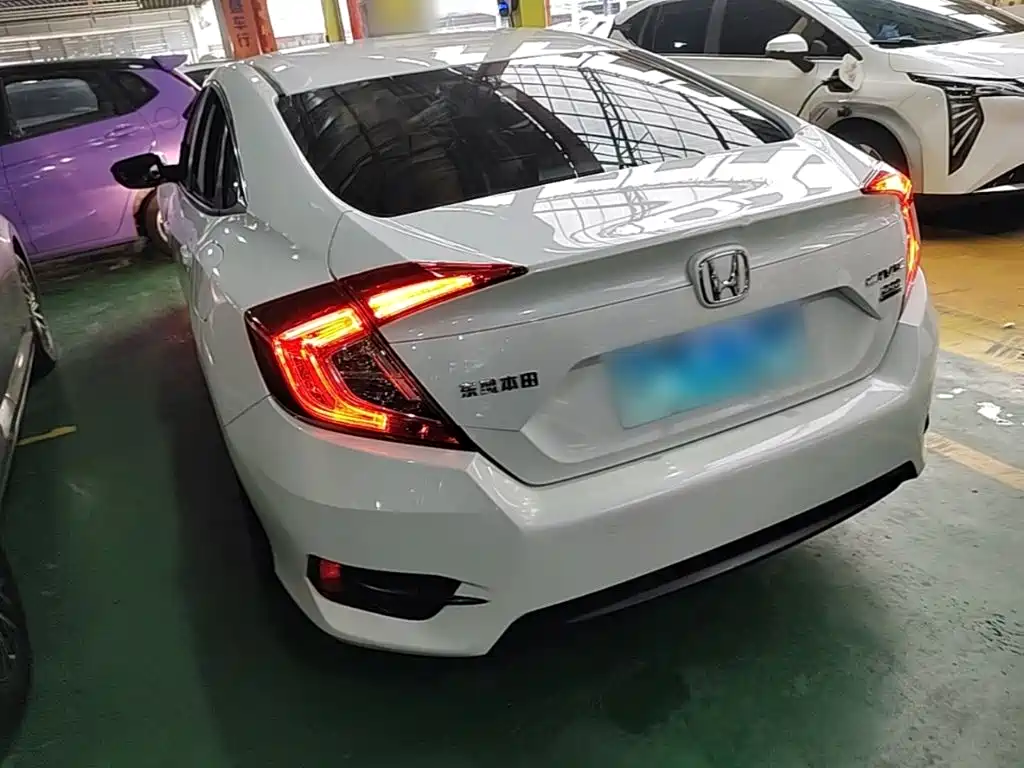 Civic 220 TURBO CVT Luxury