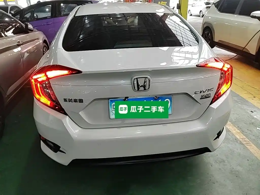 Civic 220 TURBO CVT Luxury