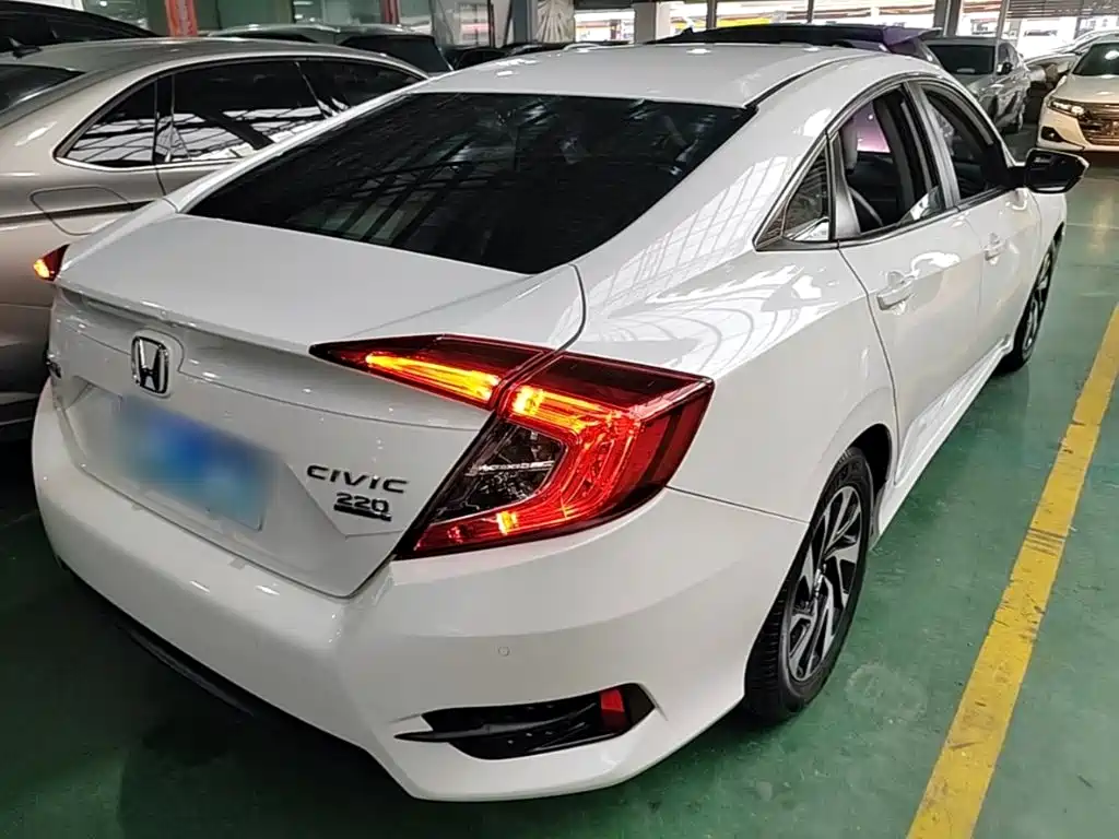 Civic 220 TURBO CVT Luxury