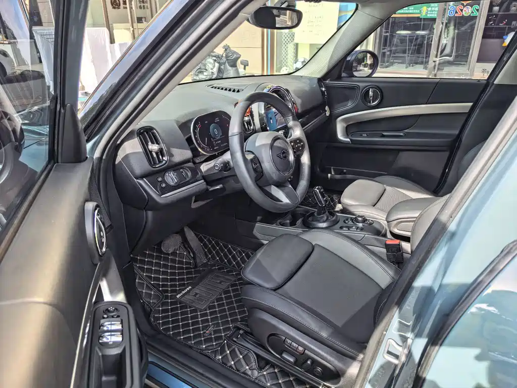 MINI COUNTRYMAN Facelift 1.5 T COOPER ALL4 Connoisseur