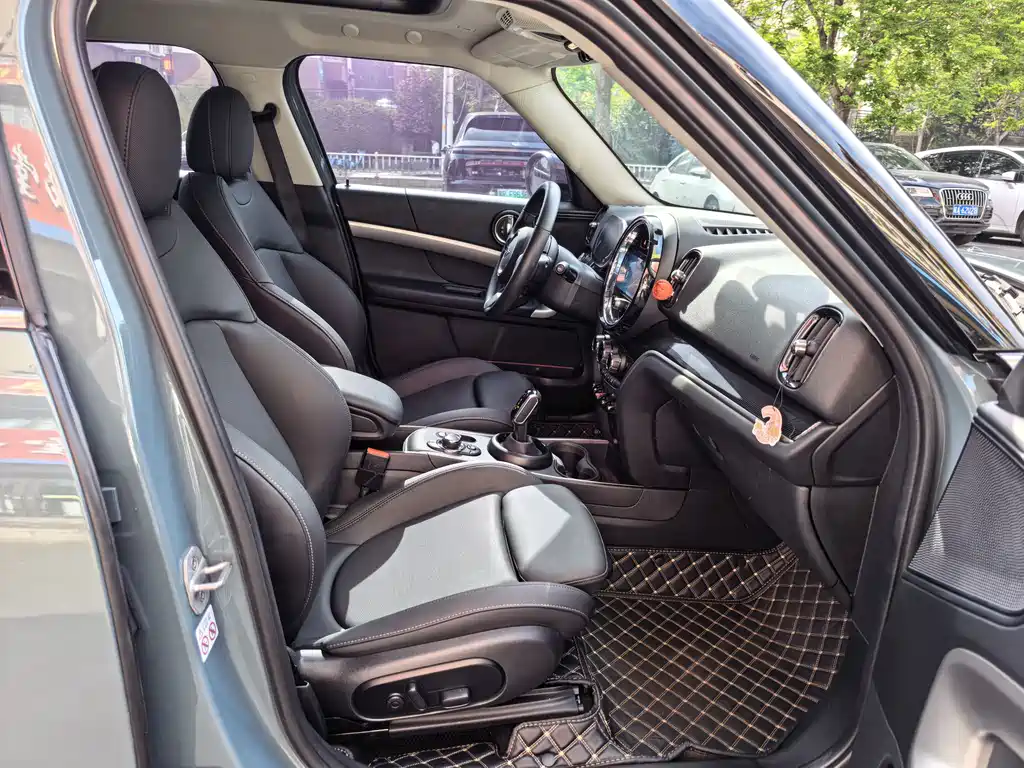 MINI COUNTRYMAN Facelift 1.5 T COOPER ALL4 Connoisseur