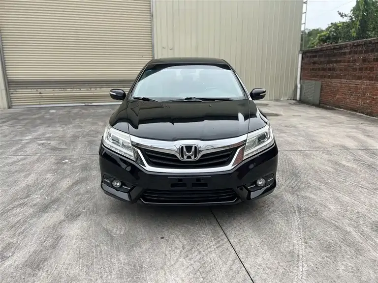 Honda Crider 1.8 L Auto Luxury