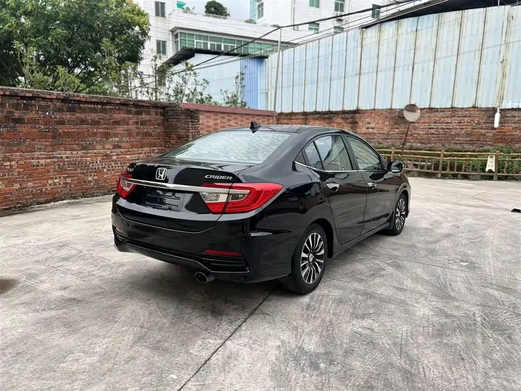 Crider 1.8 L Auto Luxury