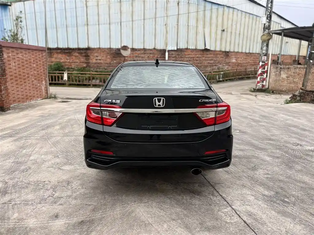 Crider 1.8 L Auto Luxury