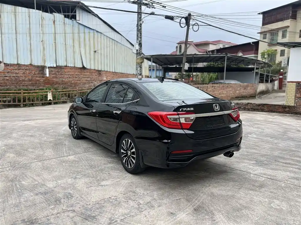 Crider 1.8 L Auto Luxury