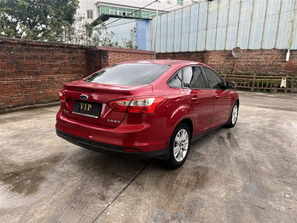 Focus Sedan 1.6 L Auto Comfort