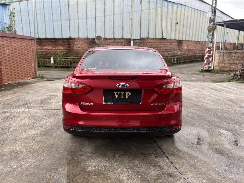 Focus Sedan 1.6 L Auto Comfort