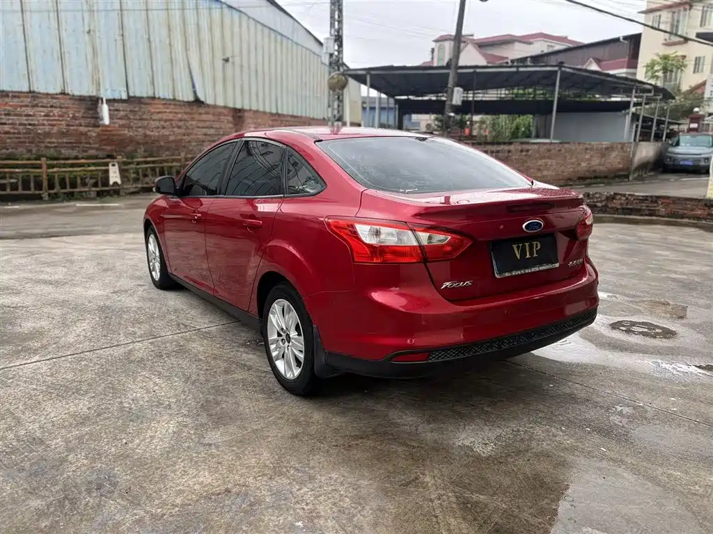 Focus Sedan 1.6 L Auto Comfort