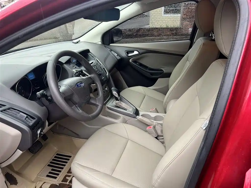 Focus Sedan 1.6 L Auto Comfort