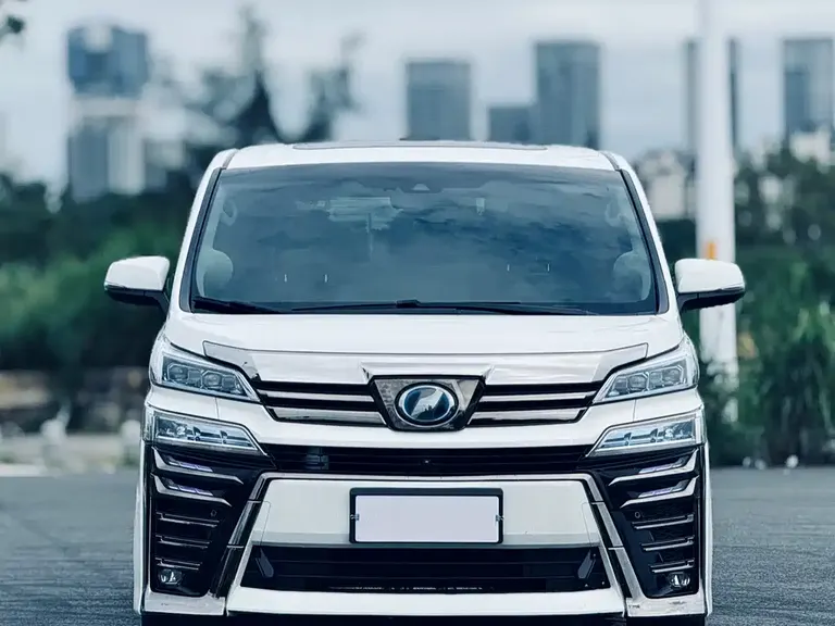 Toyota Vellfire Dual Engine 2.5 L HV Luxury