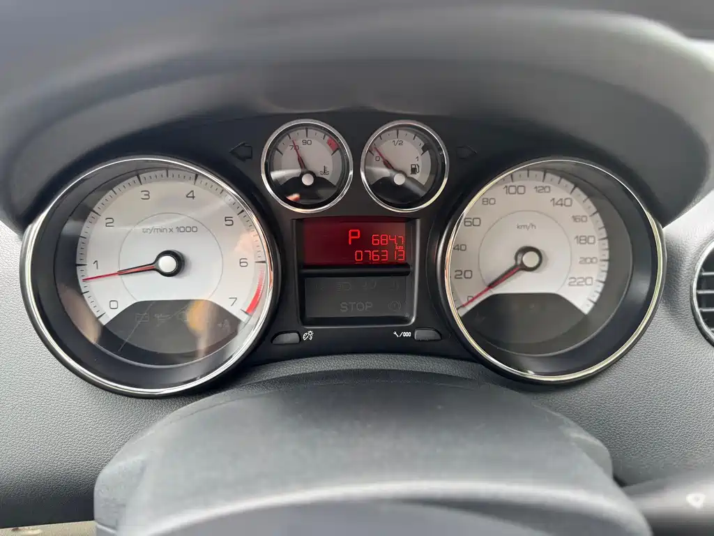 Peugeot 408 2.0 L Auto Comfort