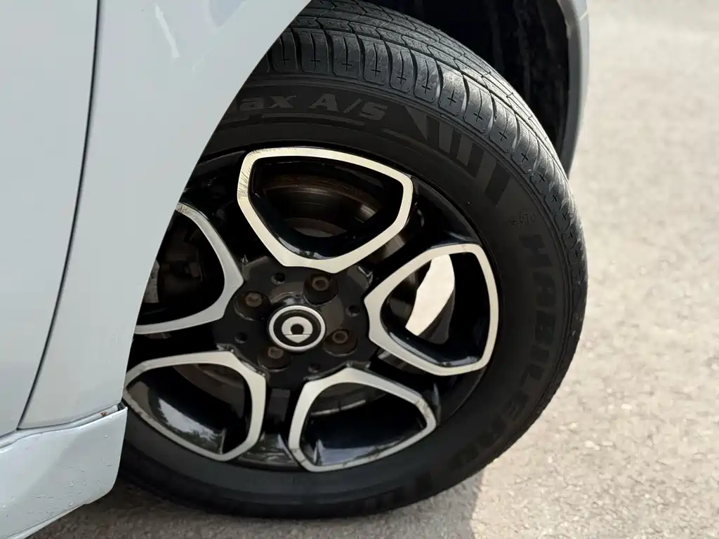 smart fortwo 0.9 T 66 kW Hardtop Wind Engine CN-VI
