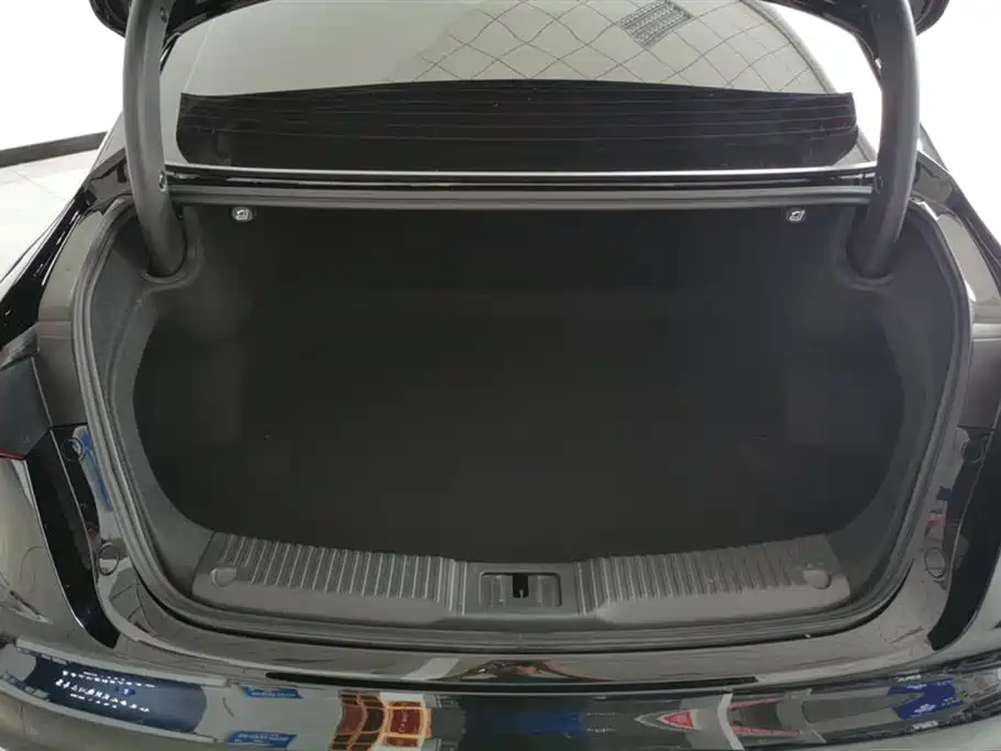 Hongqi H5 2.0 T Auto Flagship Smooth
