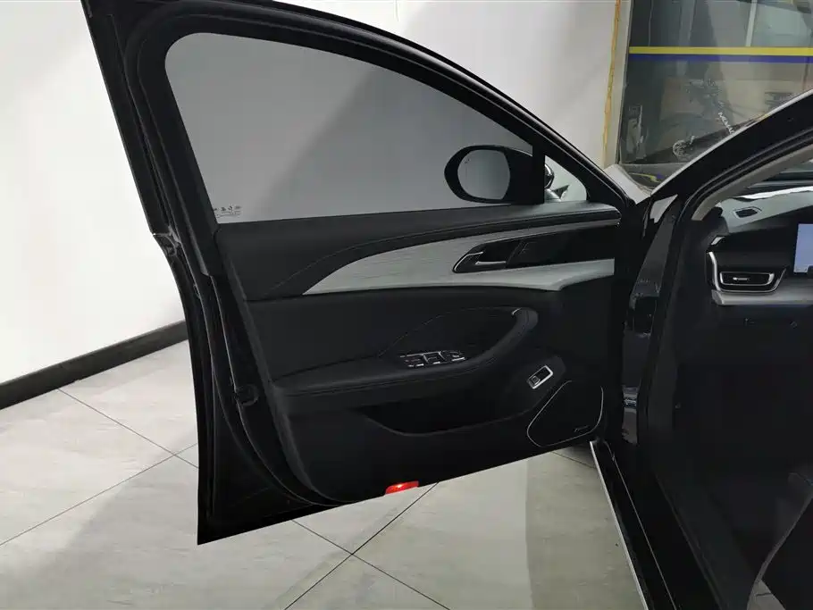 Hongqi H5 2.0 T Auto Flagship Smooth