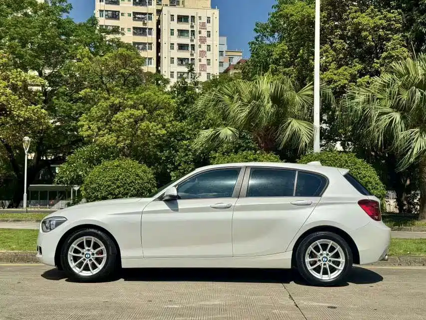 BMW 1 Series (Import) Facelift 118 i Leading