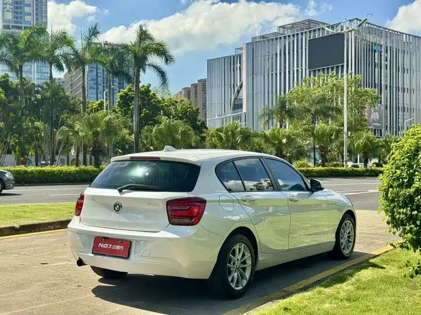 BMW 1 Series (Import) Facelift 118 i Leading