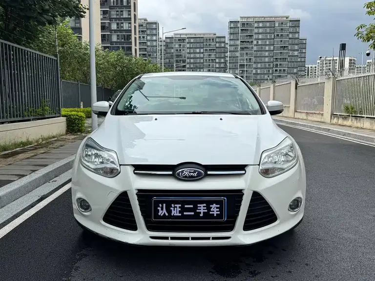 Ford Focus Sedan 1.6 L Auto Style