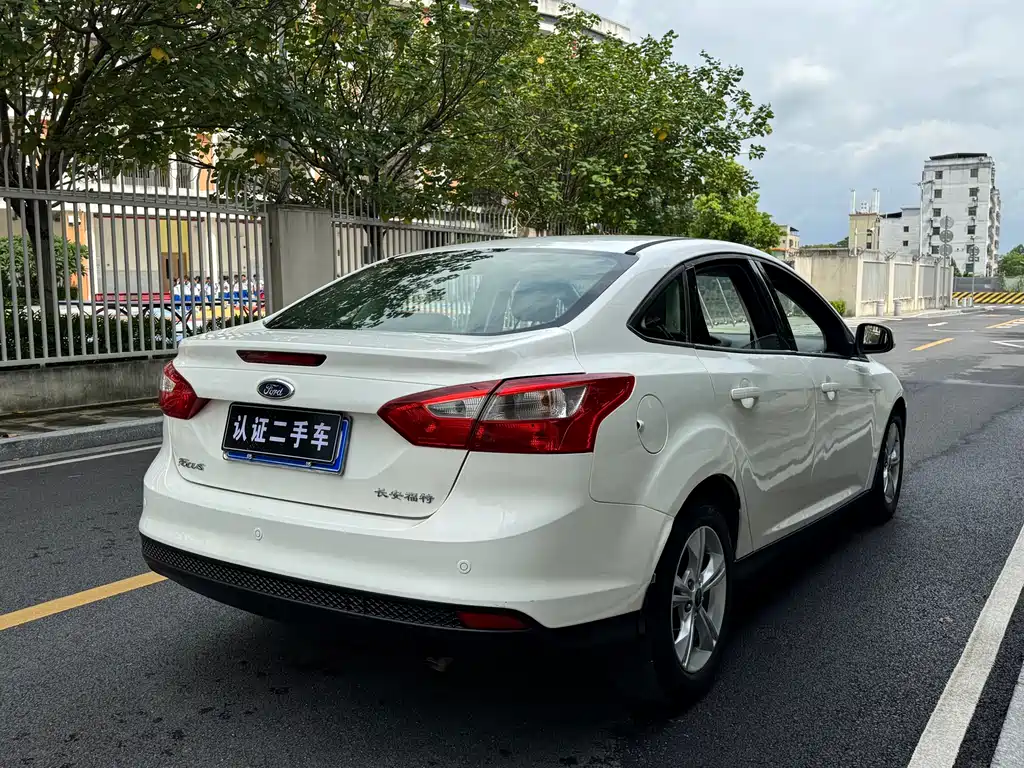 Focus Sedan 1.6 L Auto Style
