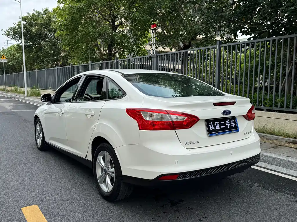 Focus Sedan 1.6 L Auto Style