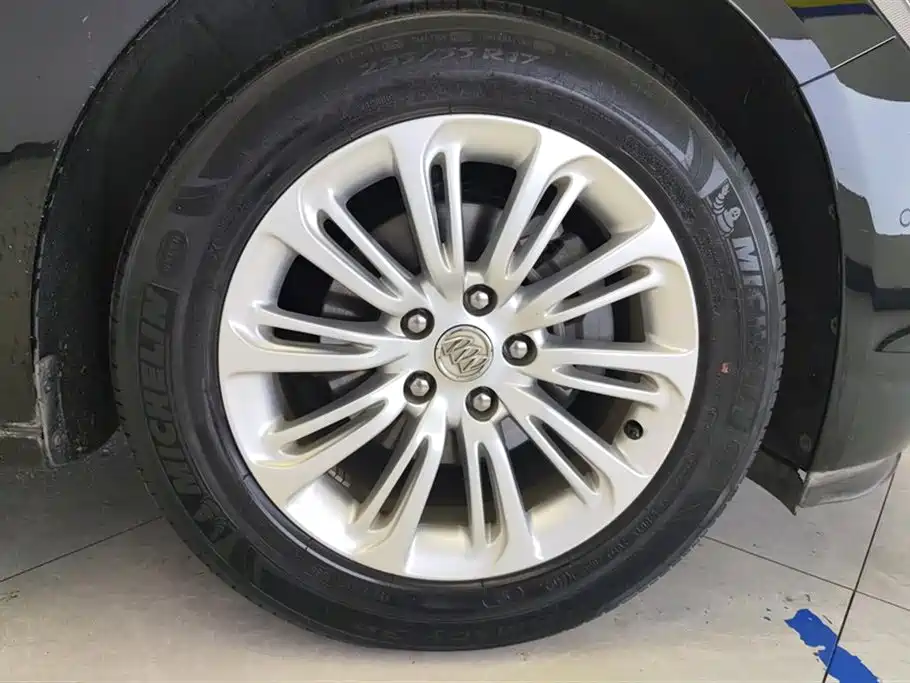 LaCrosse 20 T Luxury