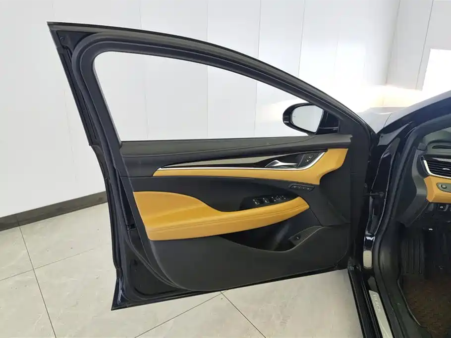 LaCrosse 20 T Luxury