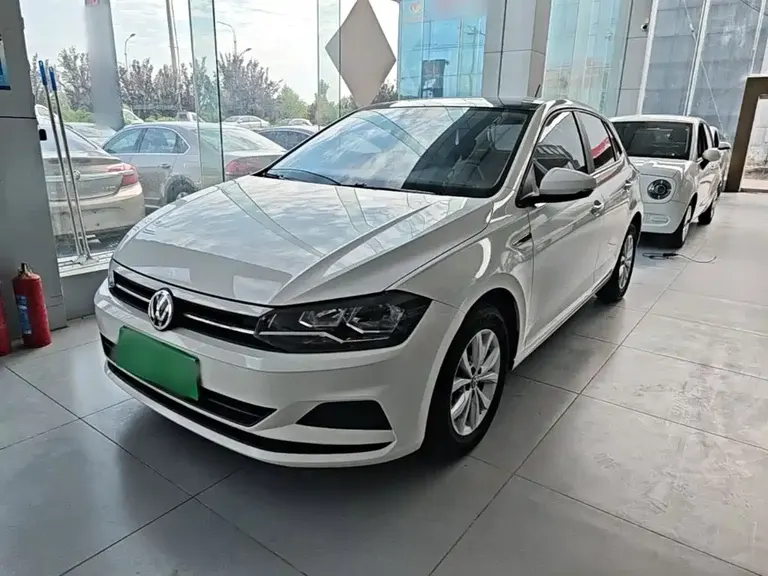 Volkswagen Polo Plus 1.5 L Auto Colorful Tech