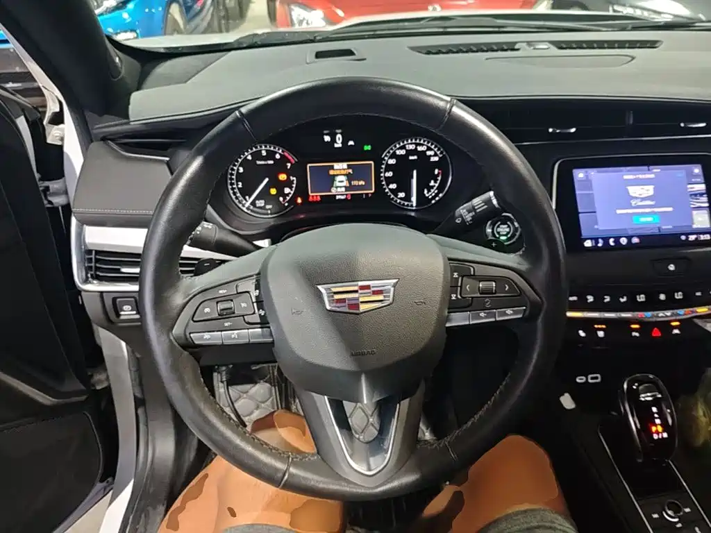 Cadillac XT4 28 T 2 WD Distinguished